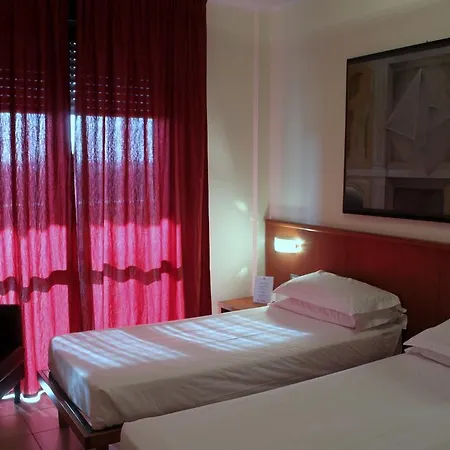 호텔 Leonardo 3*